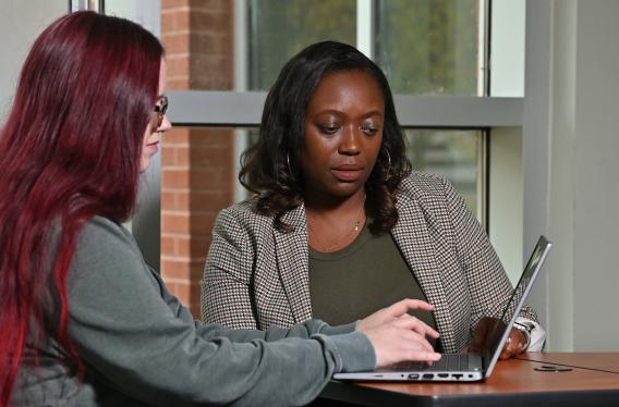 Bailey Bara reviews her financial aid with Lakeisha Hull at the FAFSA Completion Center.