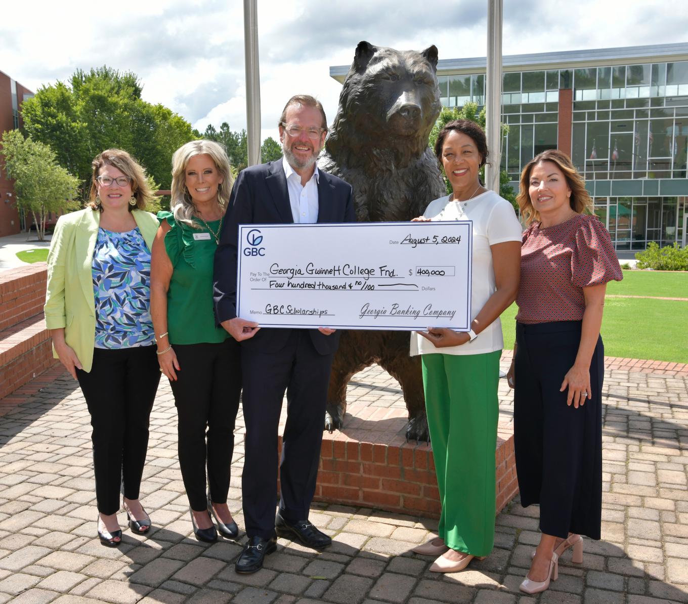 Georgia Banking Company’s CEO, Bartow Morgan Jr., presented a $400,000 check to Georgia Gwinnett College President Jann L. Joseph. This significant donation, aimed at establishing scholarships at the college, was celebrated in the presence of (l-r) Georgia Gwinnett College’s AVP for Advancement, Jennifer Hendrickson, Georgia Banking Company’s Gwinnett Market President, Jennifer Bridwell, Georgia Banking Company CEO Bartow Morgan Jr., and Business Development Officer/Bold Banker, Wanda Weeger.